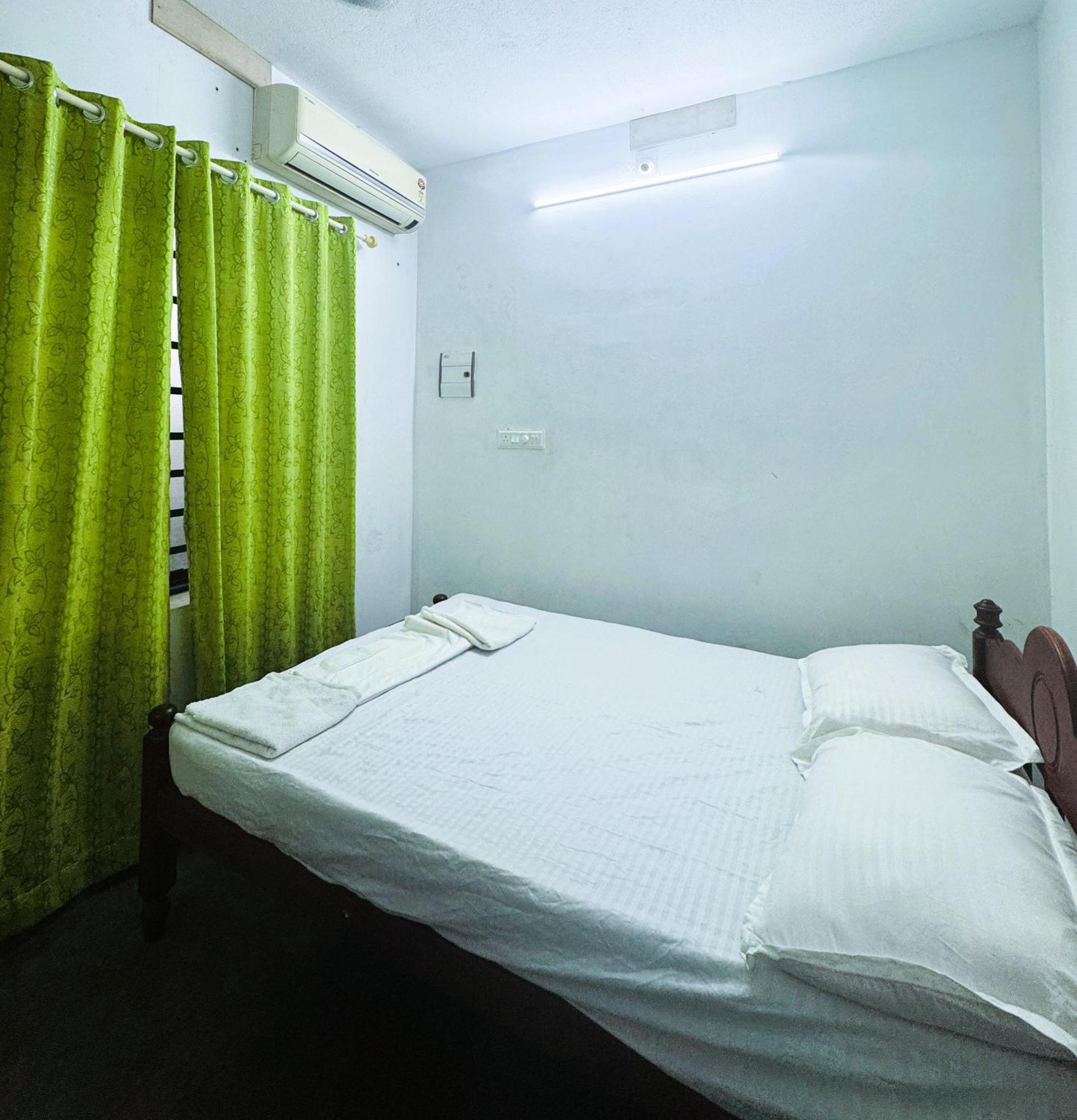 Vcs Apartments Parassinikadavu Parassinikkadavu Rom bilde